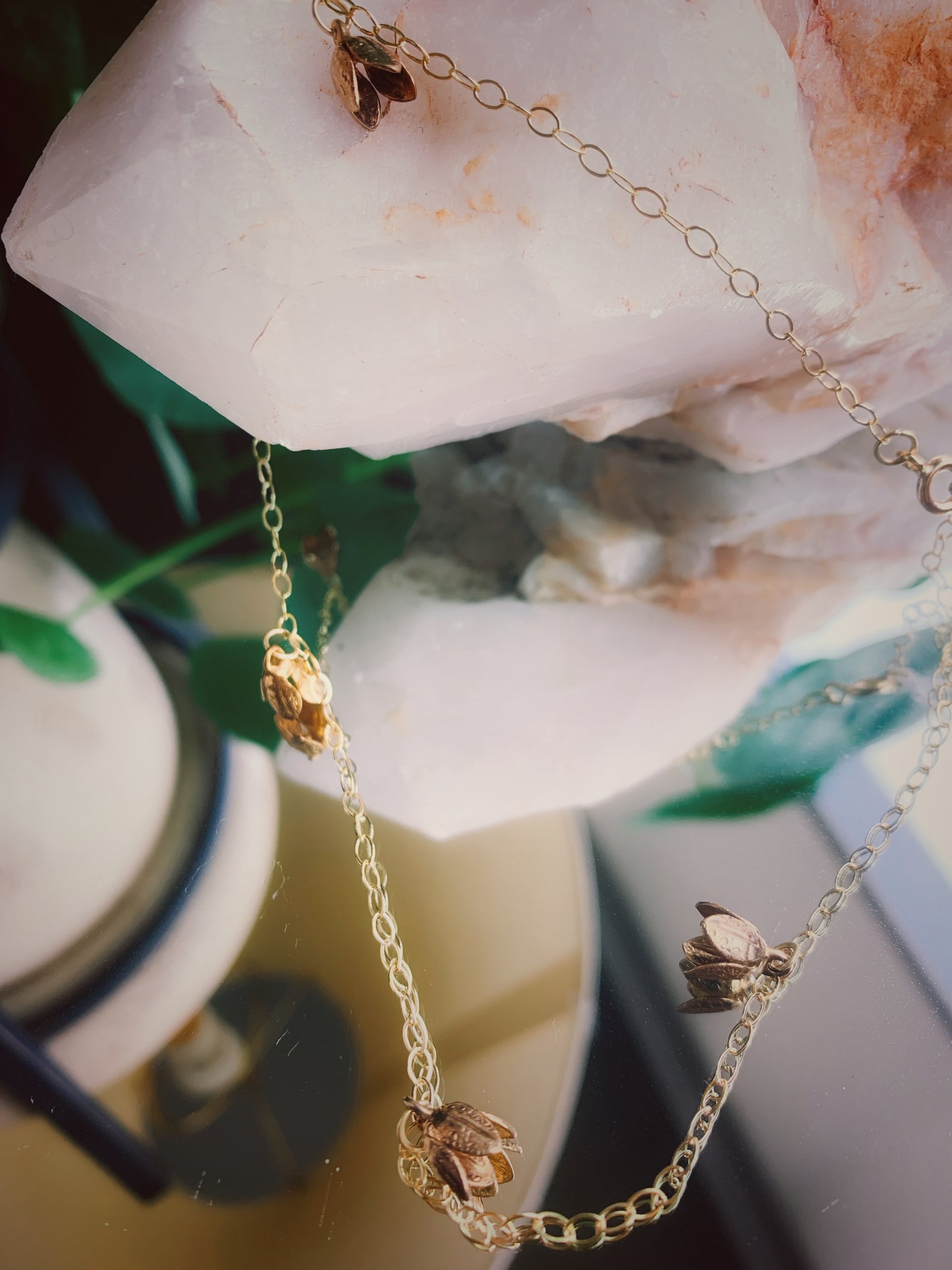 Vintage leaf Choker